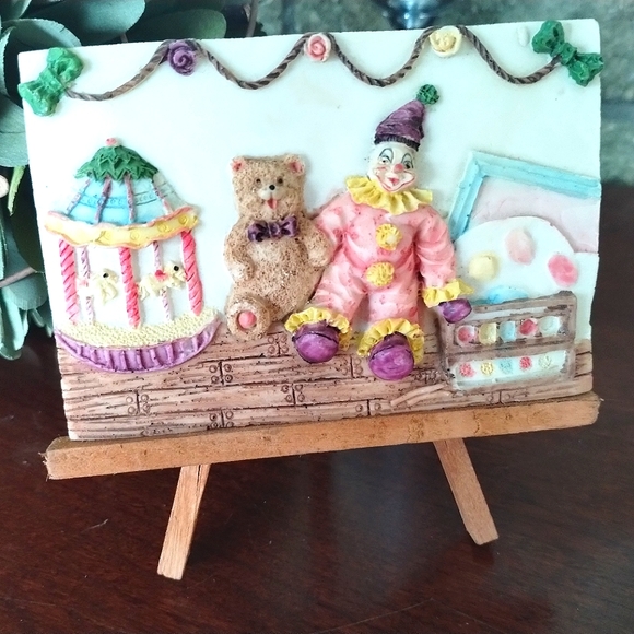 Table/Desk top Clown Portrait on Easel - Picture 3 of 13